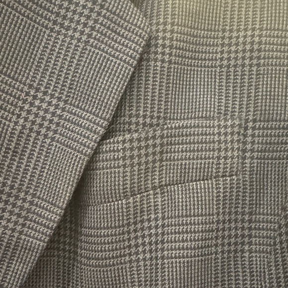 Beautifully Tailored Navy Women's Blazer - Picture 6 of 8